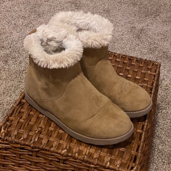 Cat & Jack Other - Cat & Jack furry cozy winter boots Girls Size 1